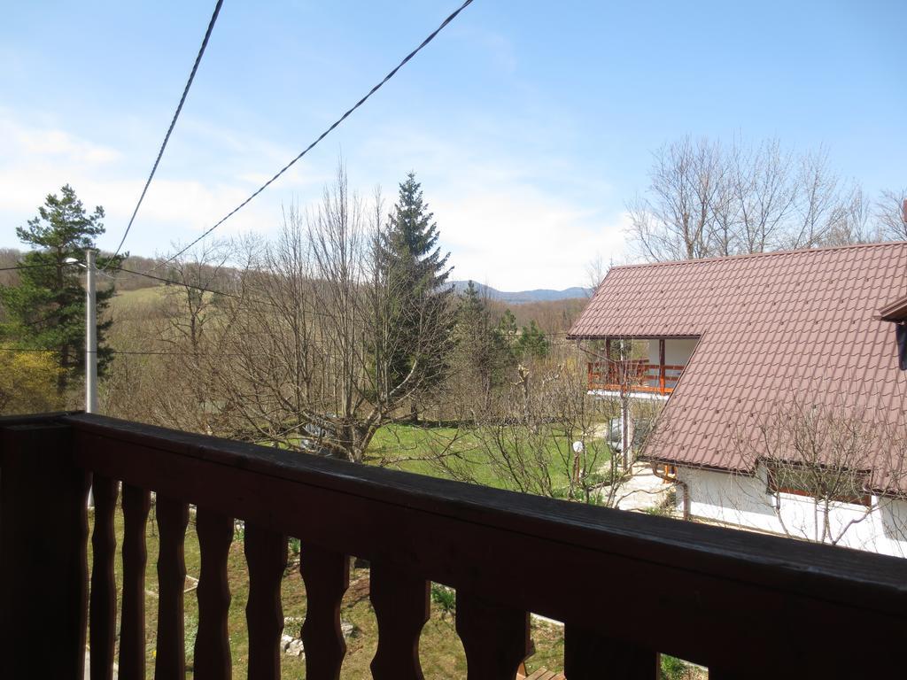 House Katja Hotel Jezerce Exterior photo