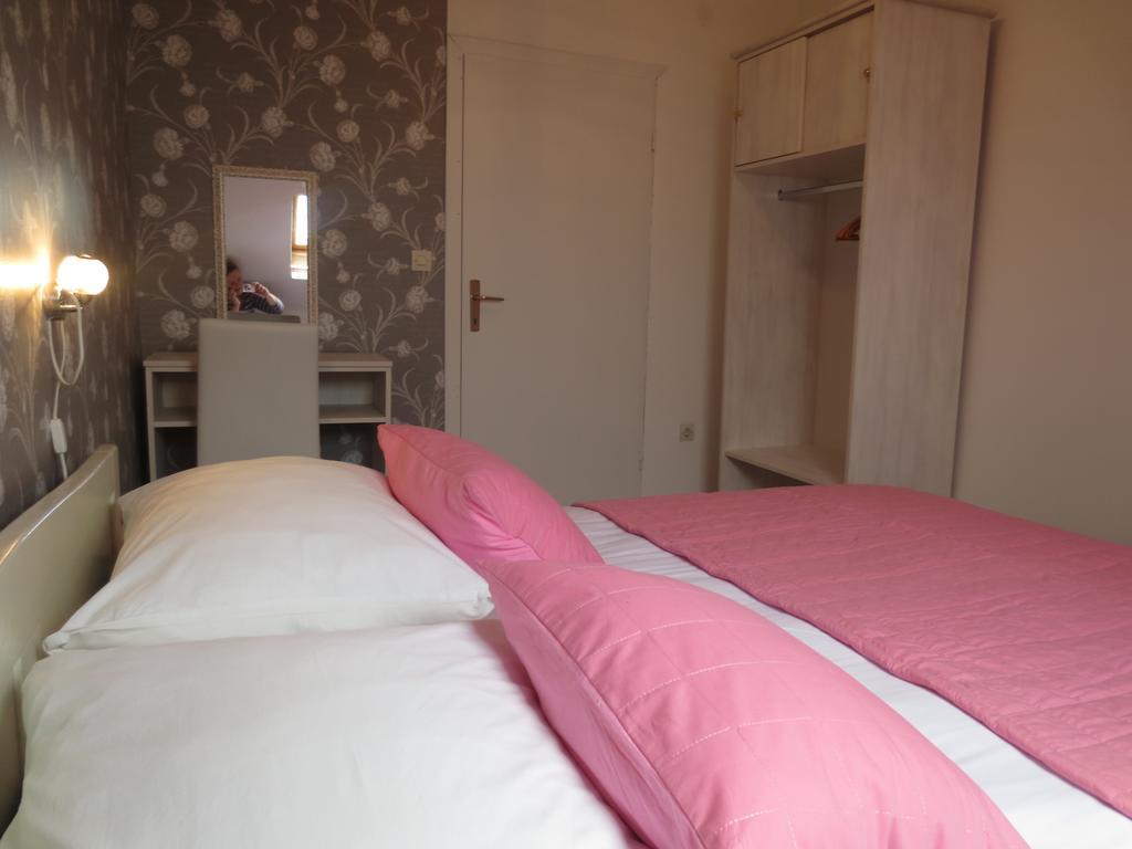 House Katja Hotel Jezerce Room photo